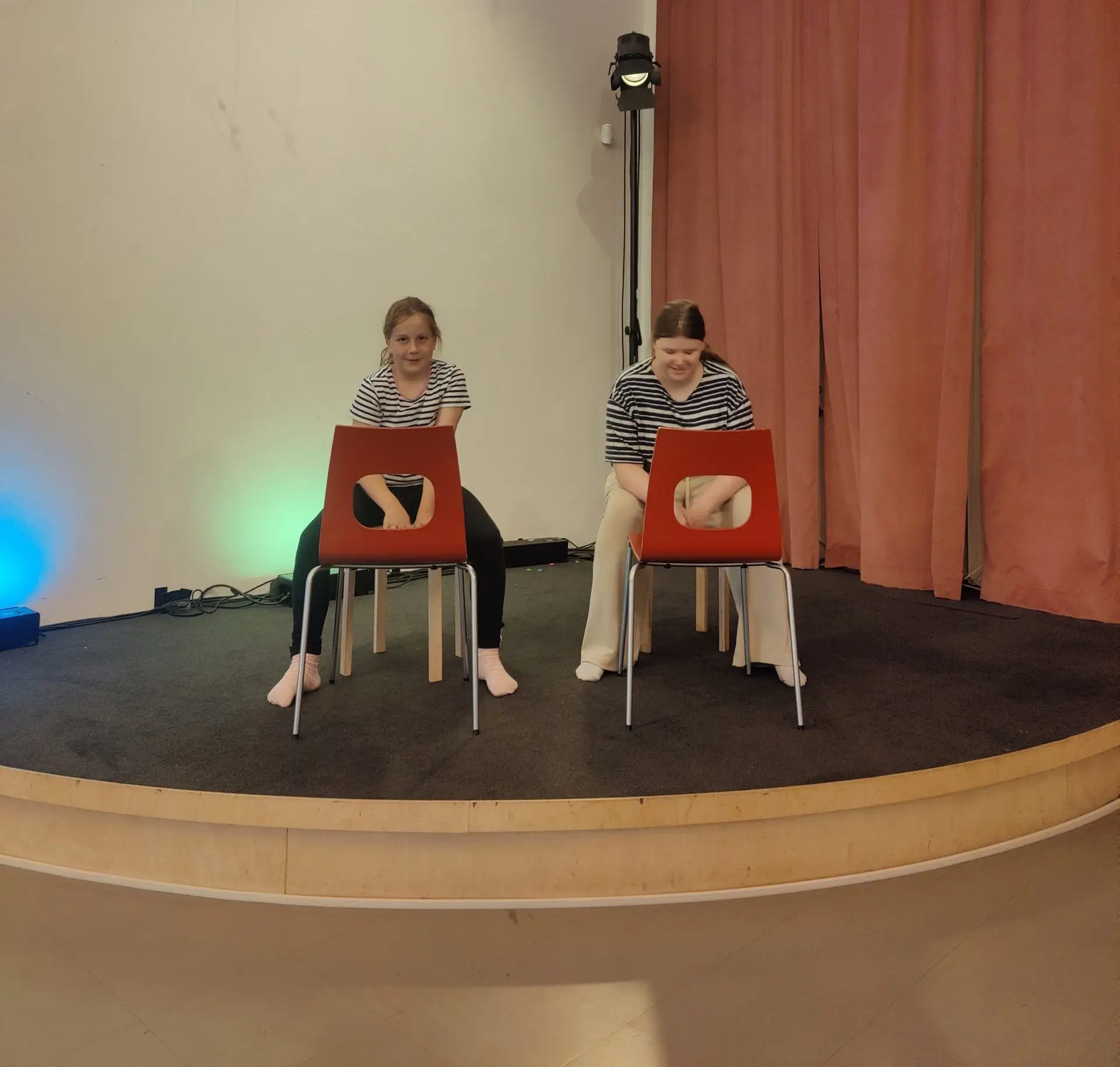 Summer acting workshop 2026 kids and teens in Helsinki Nuori teatteri leiri kesä