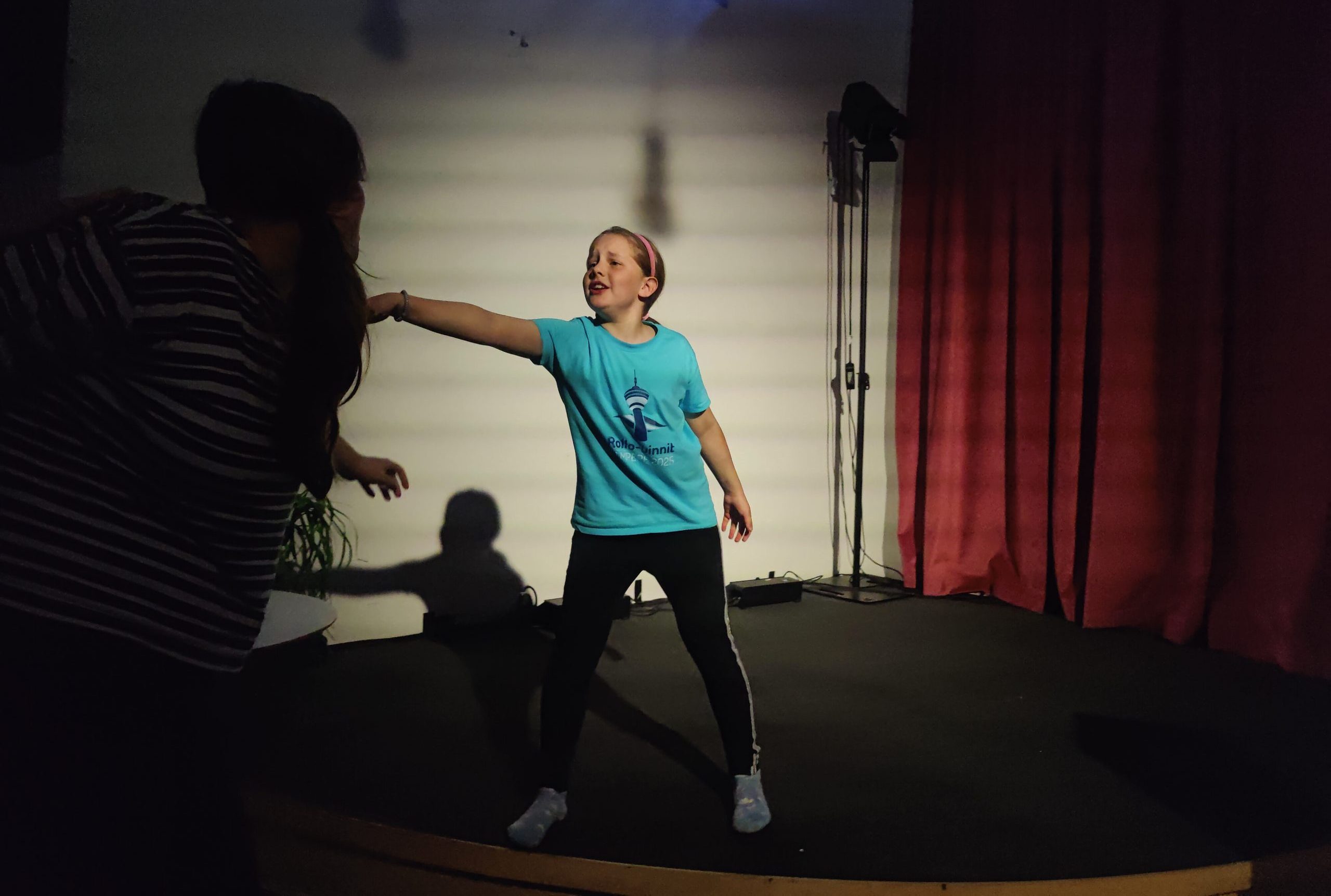 Acting classes and workshops for kids and teens in Helsinki teatteriharrastus Helsinki nuorten lapsille